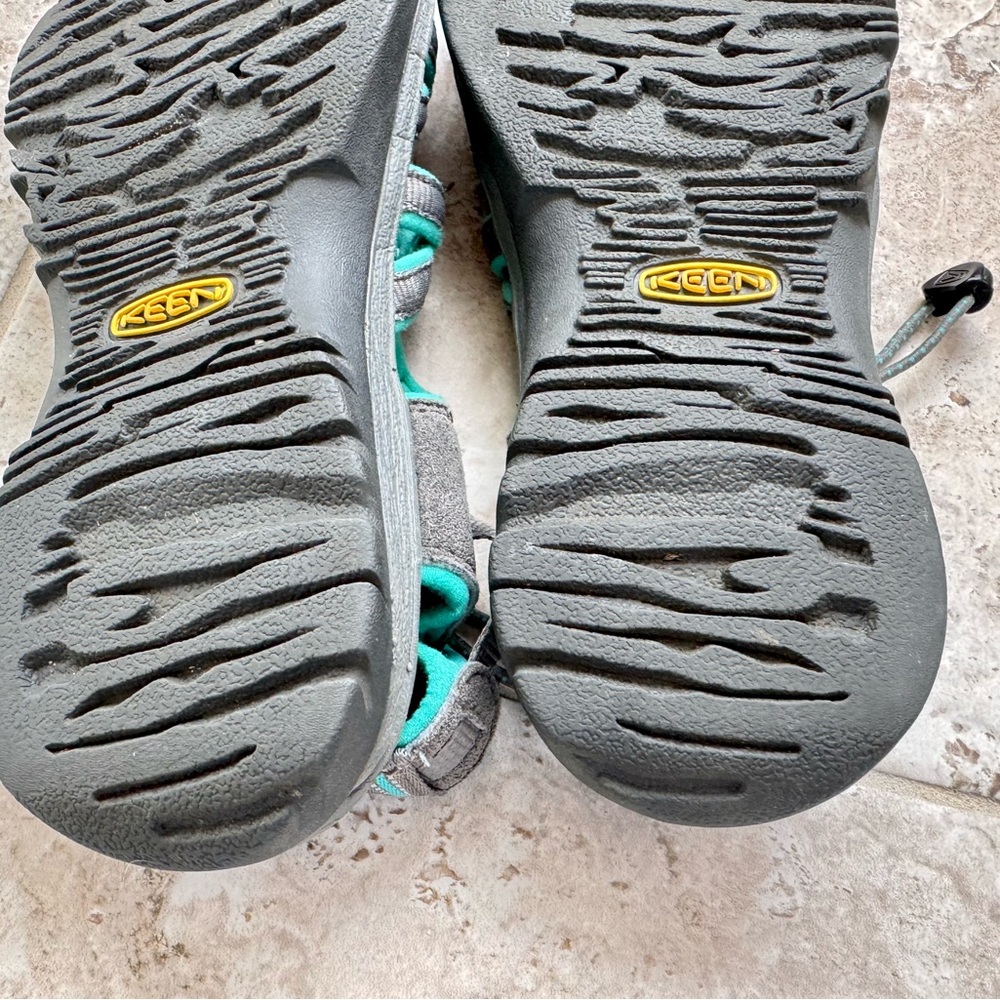 Keen Women's Gray and Teal Whisper Sandals - Picture 5 of 6